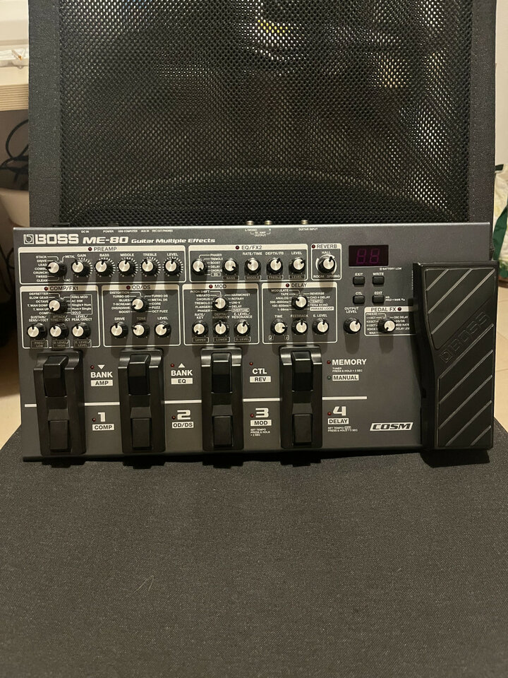 Vendo/cambio pedalera boss me-80