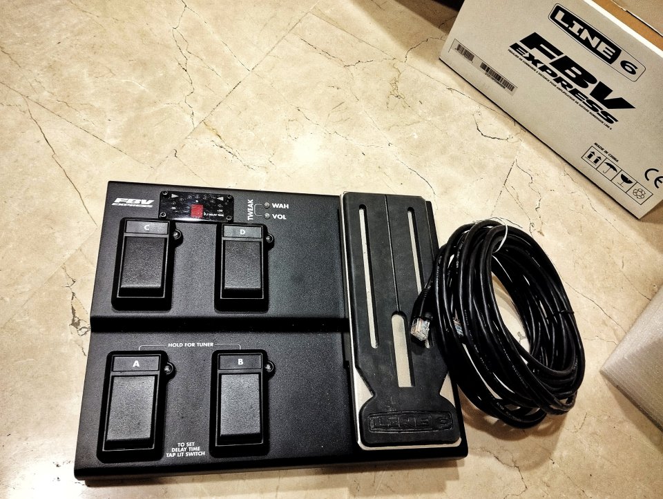 Amplificador Line 6 spider IV 30w + pedal control Line 6 FBV Express MKII