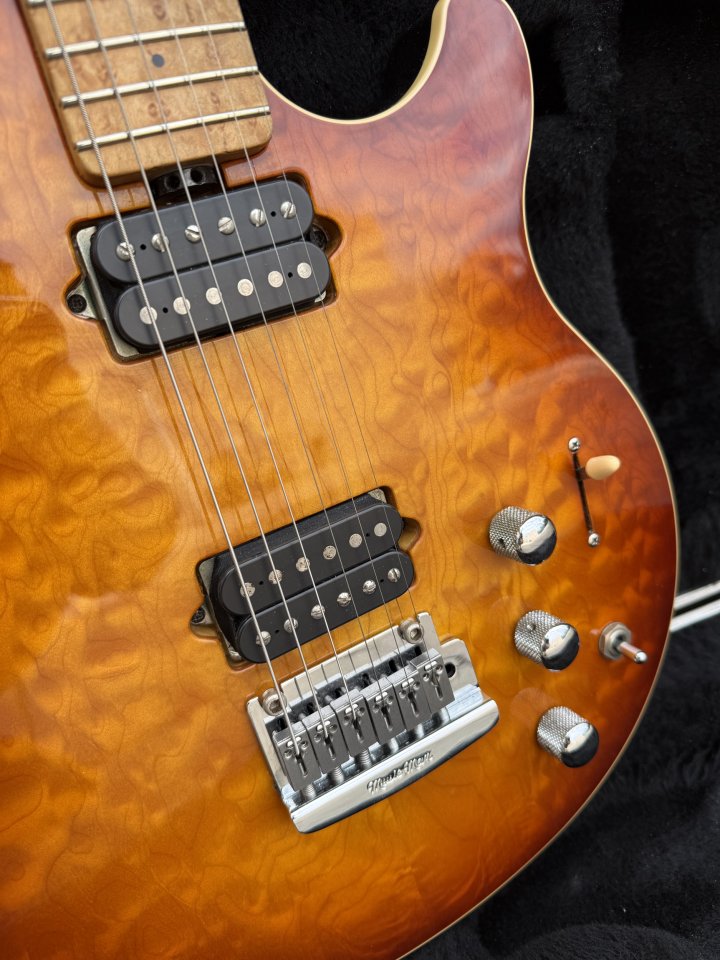 Axis Super Sport HH Tremolo Piezo. Honey Burst de segunda mano · Foto 10 de 10 · Cantabria · 2400 €