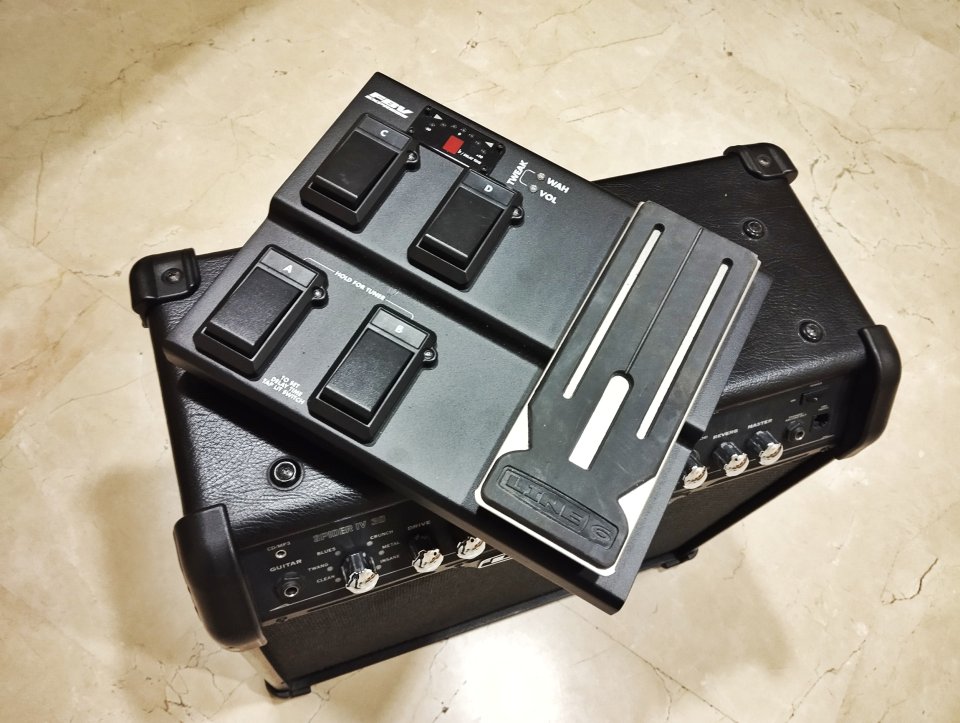 Amplificador Line 6 spider IV 30w + pedal control Line 6 FBV Express MKII