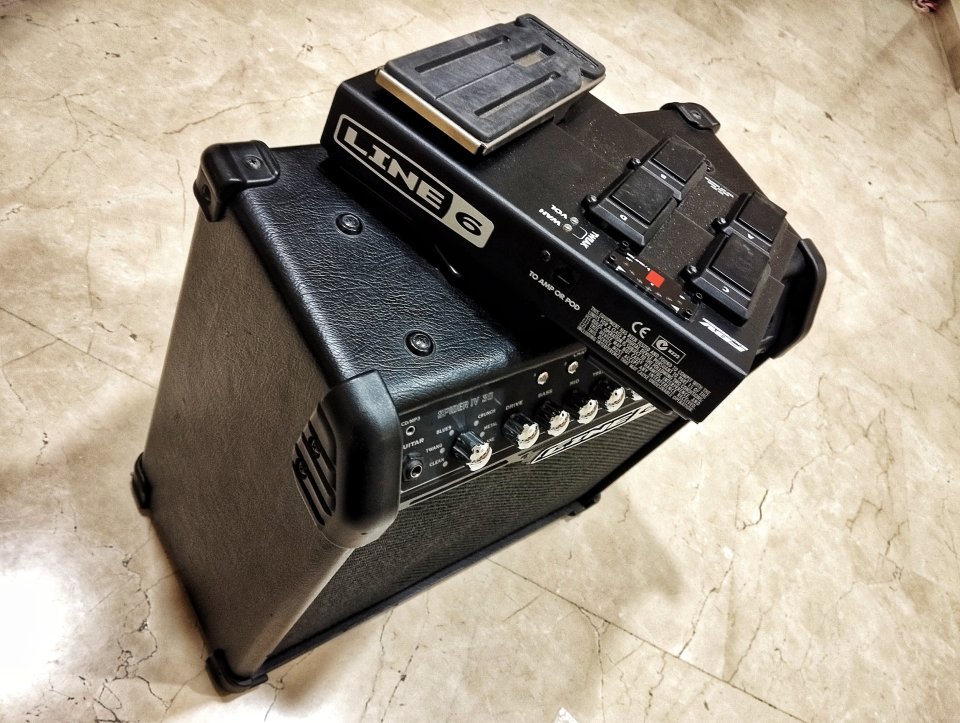 Amplificador Line 6 spider IV 30w + pedal control Line 6 FBV Express MKII