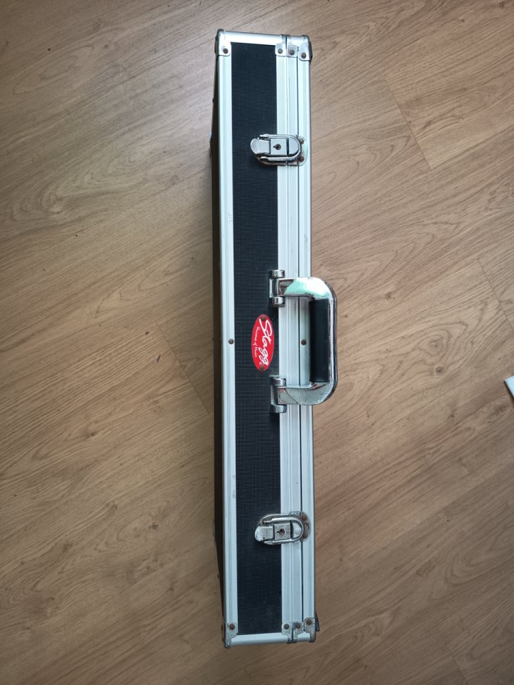 Pedalcase, golpeador Stratocaster, Daisy Chain.