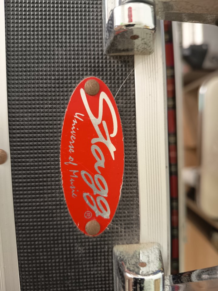 Pedalcase, golpeador Stratocaster, Daisy Chain.