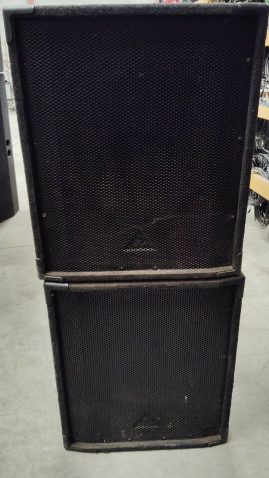 Pareja de Behringer Eurolive B1800X