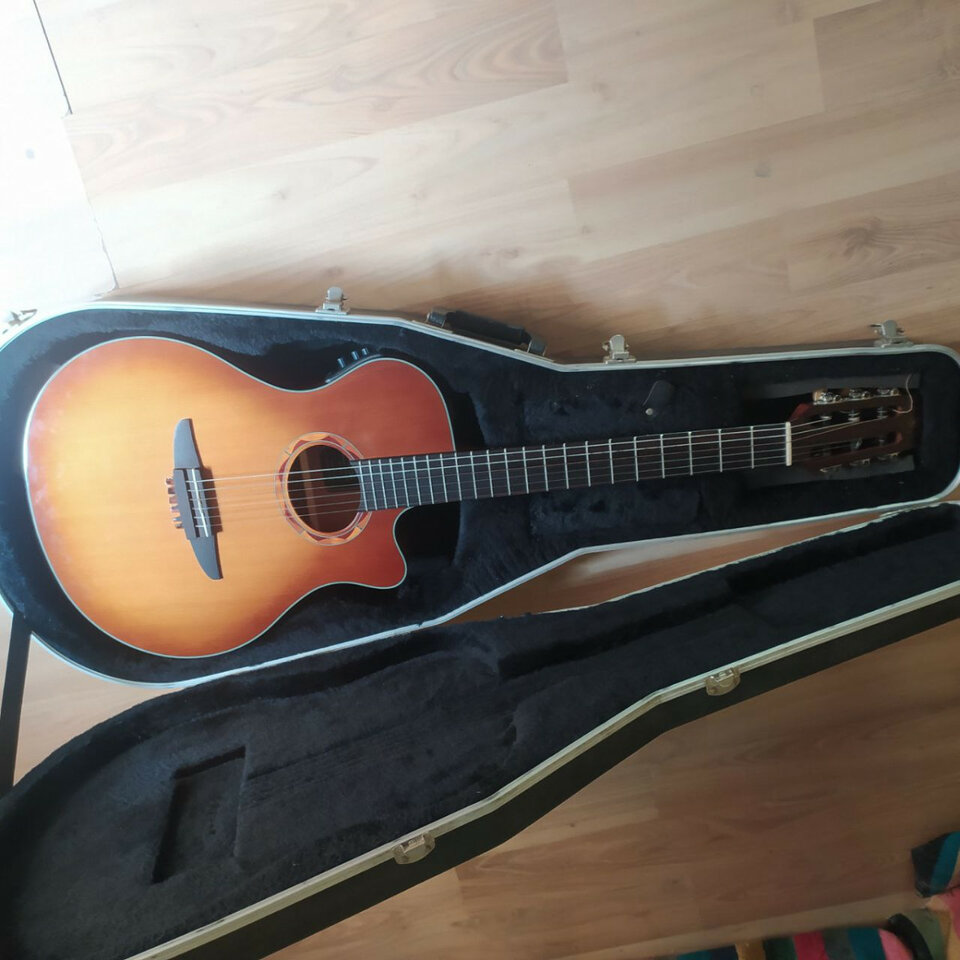 vendo YAMAHA NTX 700 Nylon estuche rígido ABS incluido 500€