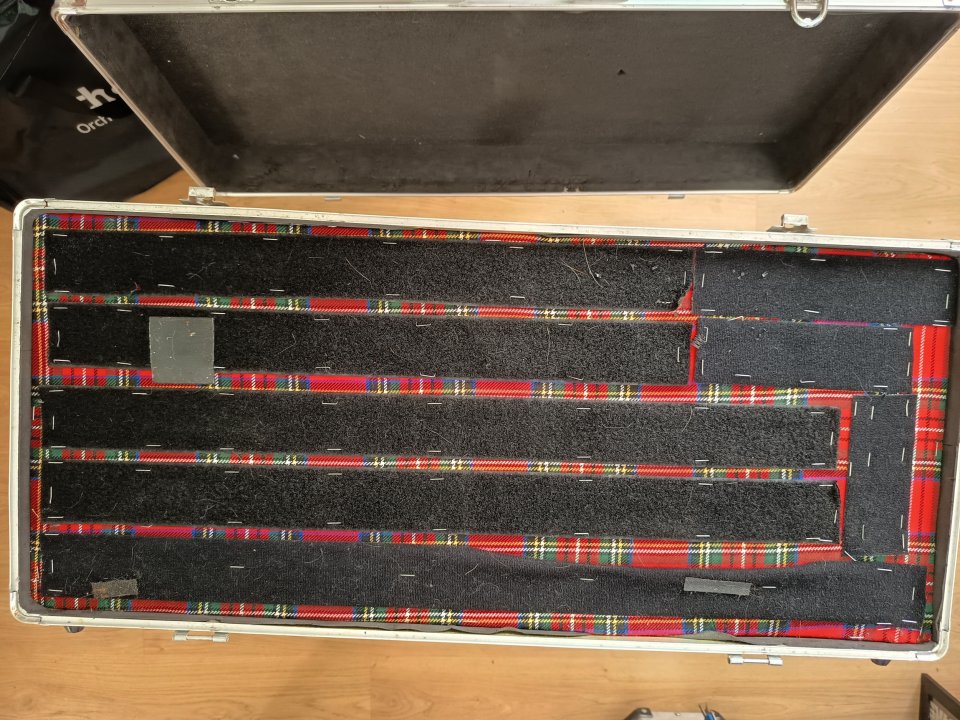 Pedalcase, golpeador Stratocaster, Daisy Chain.