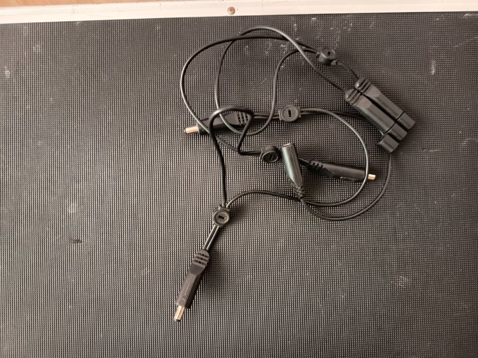 Pedalcase, golpeador Stratocaster, Daisy Chain.