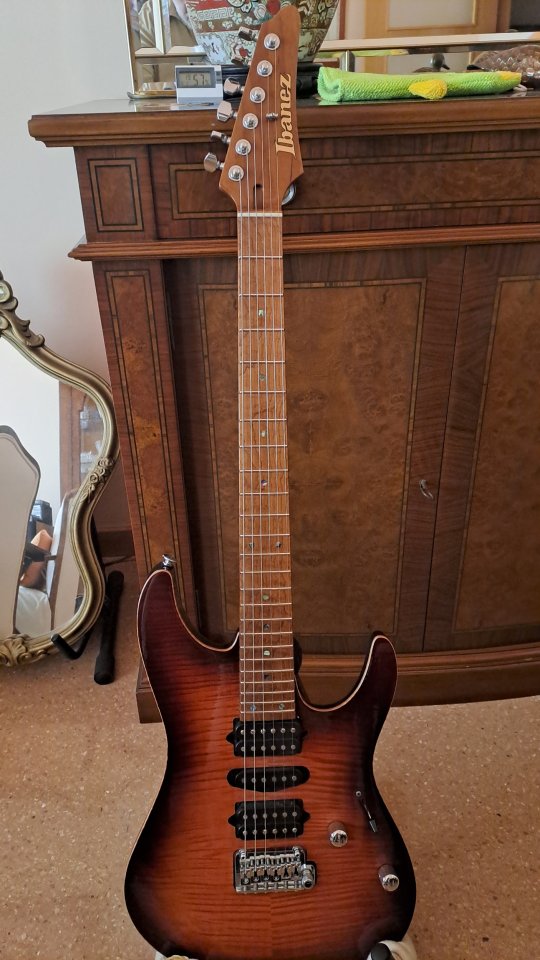 Ibanez AZ2407F BSR de segunda mano · Foto 3 de 7 · Tarragona · 1622 €
