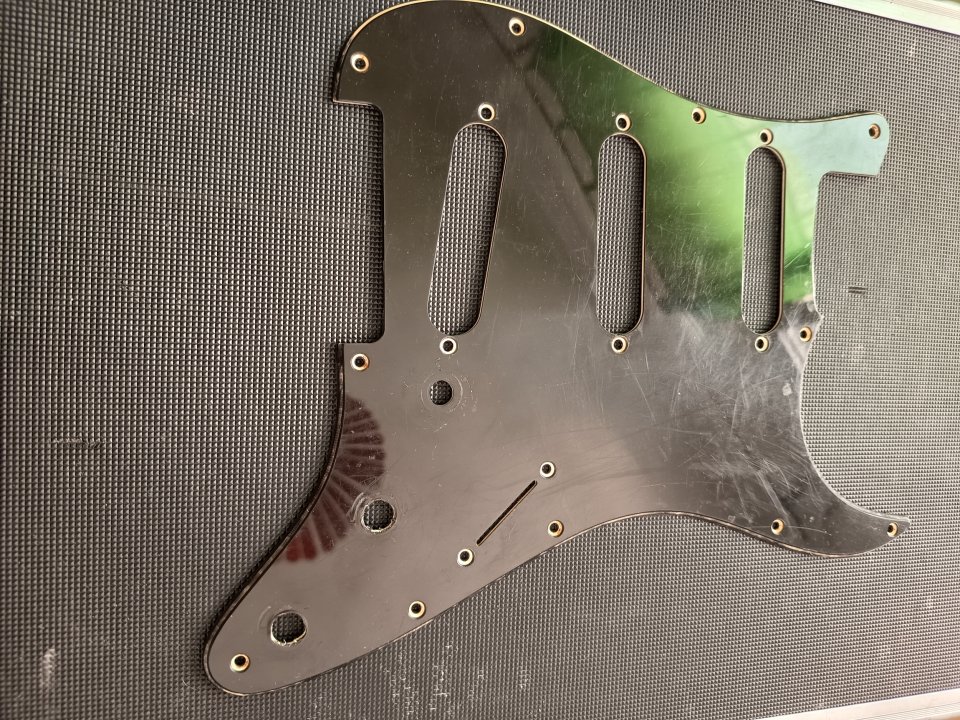 Pedalcase, golpeador Stratocaster, Daisy Chain.