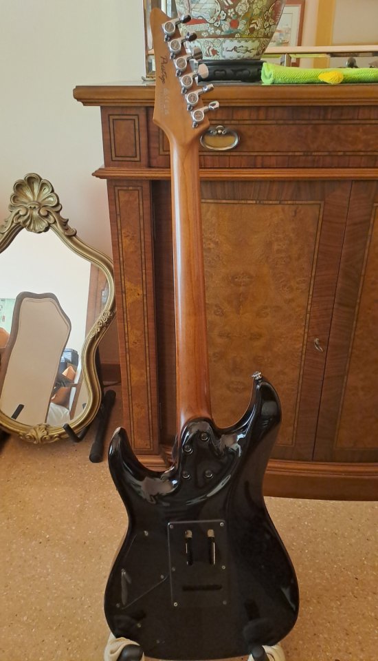 Ibanez AZ2407F BSR de segunda mano · Foto 4 de 7 · Tarragona · 1622 €