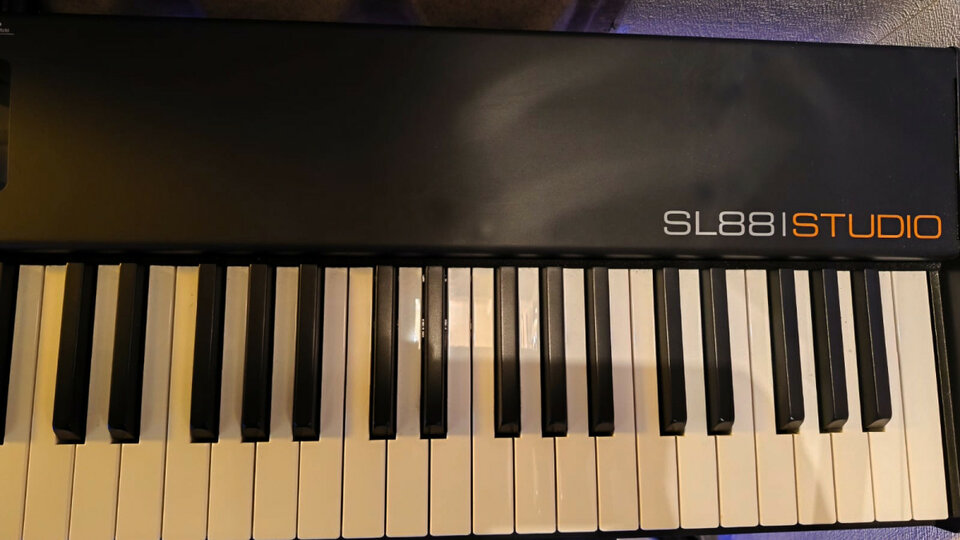 Vendo teclado Studiologic SL88 Studio