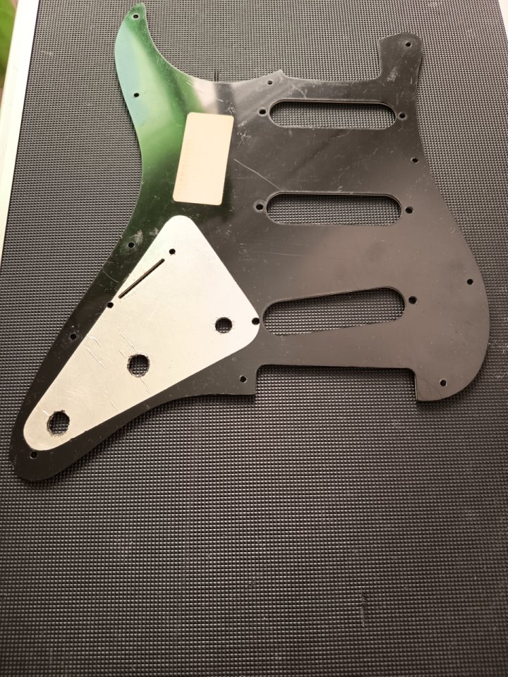 Pedalcase, golpeador Stratocaster, Daisy Chain.