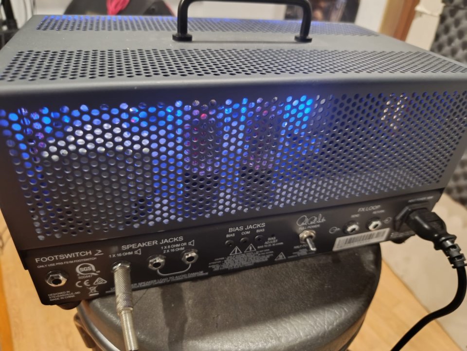 Amplificador PRS MT15 + Pantalla Laney GS212VR - Leer de segunda mano · Foto 3 de 8 · Barcelona · 550 €