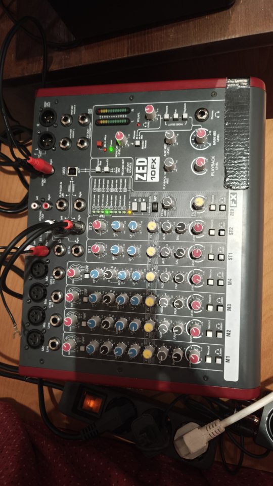 Allen & heath zed 10 fx