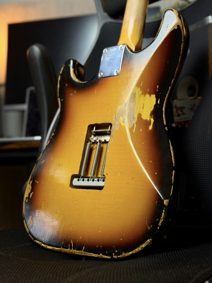 Stratocaster MJT + Allparts - Partcaster Heavy Relic Sunburst HSS