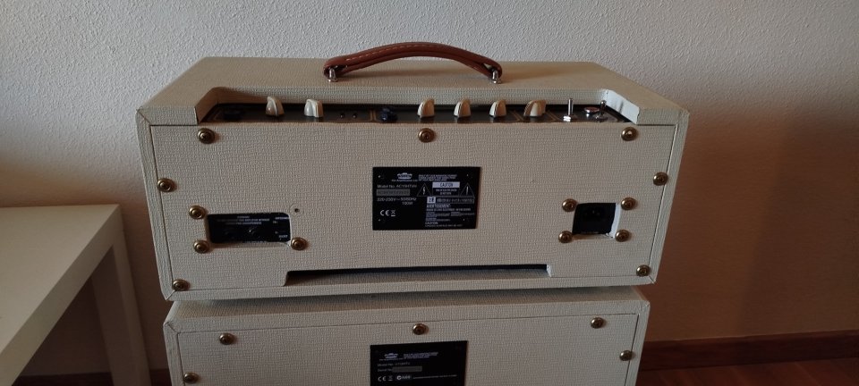 Amplificador VOX AC15 de segunda mano · Foto 4 de 9 · Toledo · 1400 €