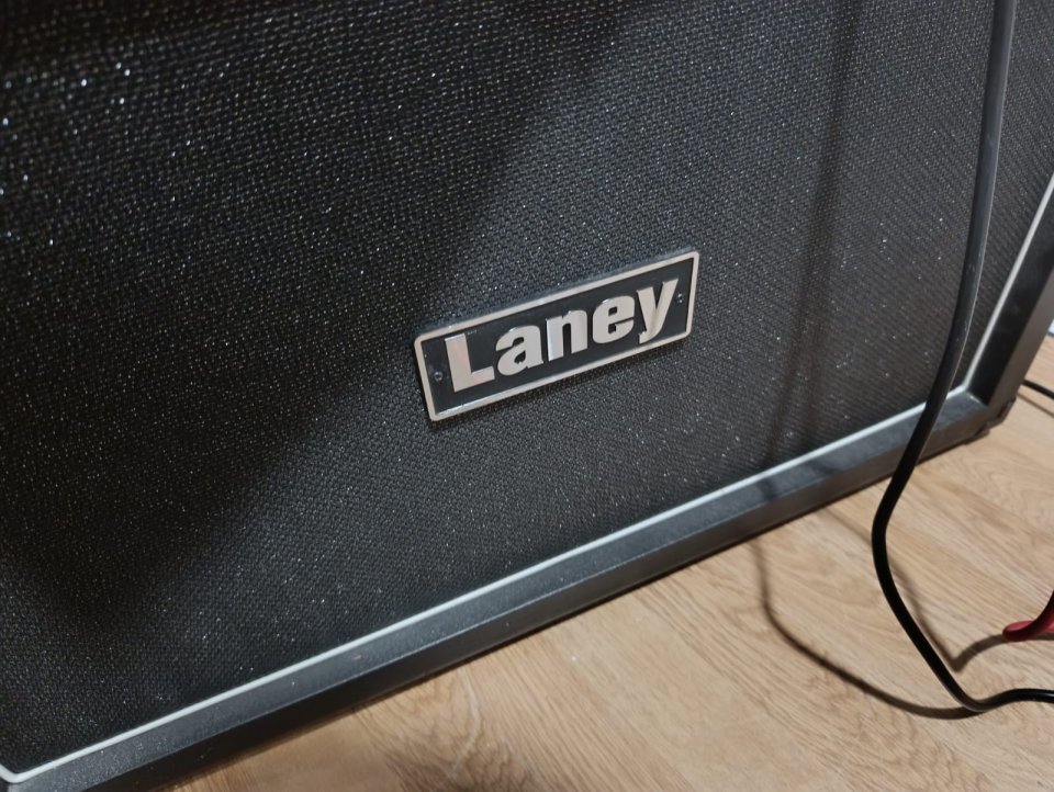 Amplificador PRS MT15 + Pantalla Laney GS212VR - Leer de segunda mano · Foto 7 de 8 · Barcelona · 550 €
