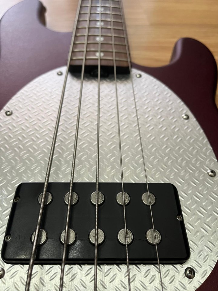 Bajo eléctrico Ernie ball musicman sub 5 de segunda mano · Foto 7 de 7 · Murcia · 1250 €