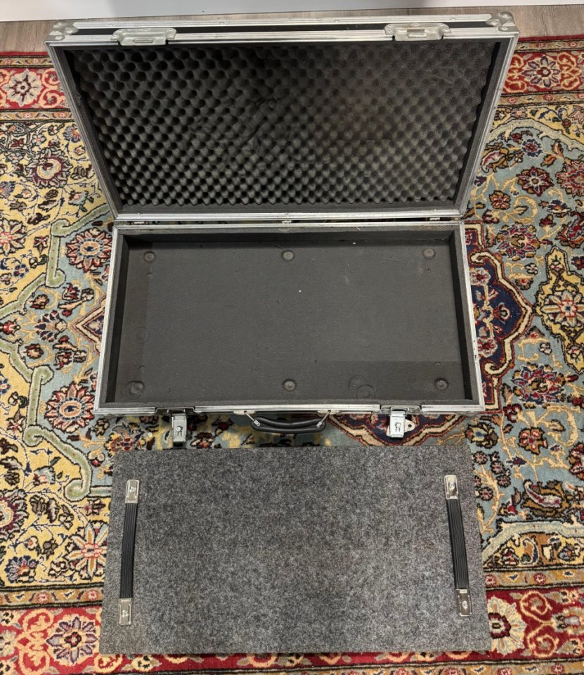 Flight case para pedales/pedalera de segunda mano · Foto 2 de 4 · Málaga · 120 €