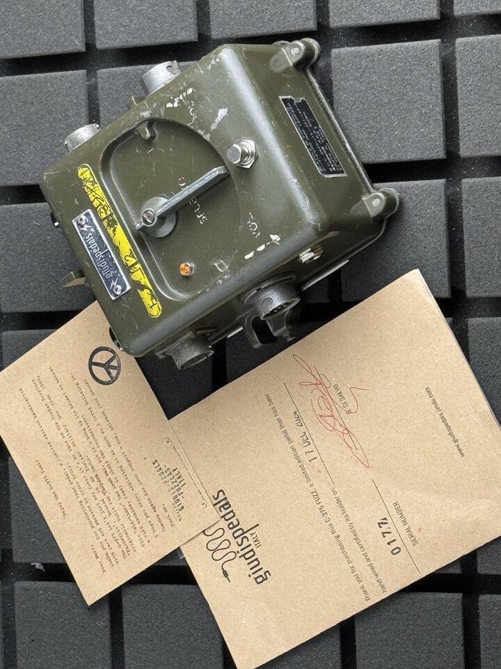 GIUDIS FUZZ  C375 (1 de 2), el 2 lo tiene Joey Landreth) - Jordan Bosstone "Nashville"-