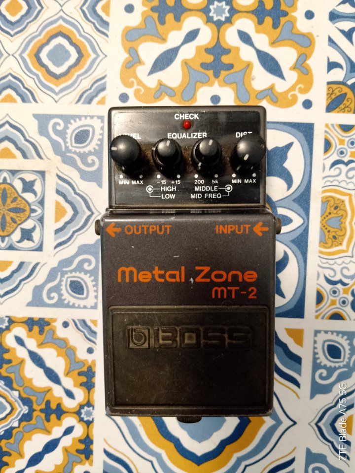 BOSS METAL ZONE MT-2