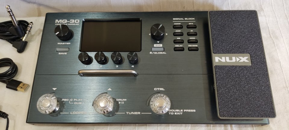 NUX MG-30 & Mercadillo variado de segunda mano · Foto 2 de 10 · Madrid · 150 €