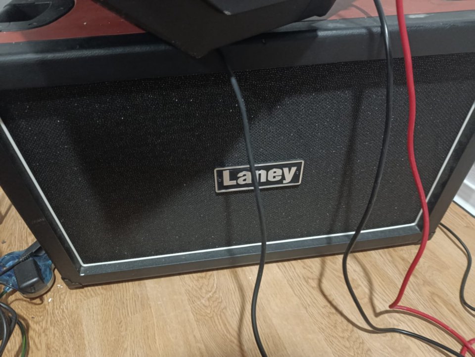 Amplificador PRS MT15 + Pantalla Laney GS212VR - Leer de segunda mano · Foto 5 de 8 · Barcelona · 550 €