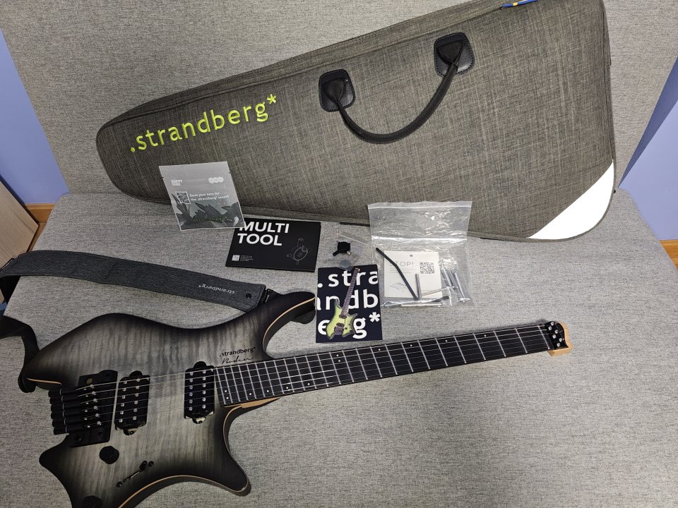 Strandberg Boden Prog Nx6 Charcoal Burst con Schaller Sure Claw y correa