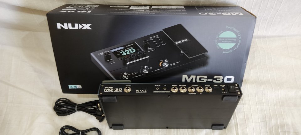 NUX MG-30 & Mercadillo variado de segunda mano · Foto 3 de 10 · Madrid · 150 €