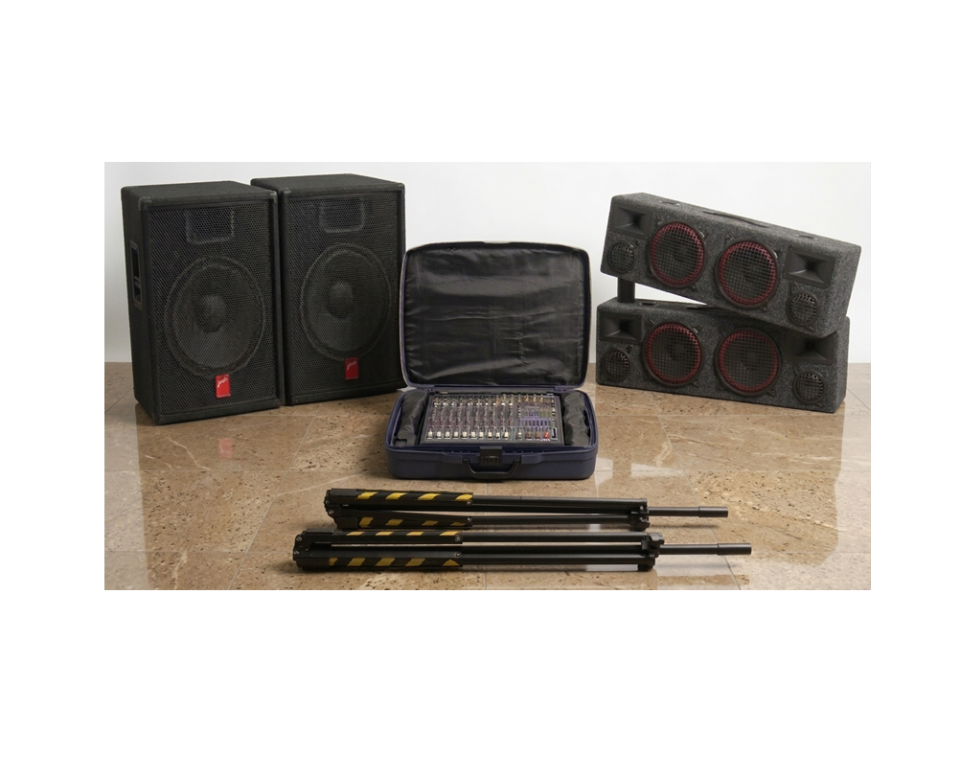 Equipo de Sonido - Sistema Completo de PA de segunda mano · Foto 1 de 8 · Cantabria · 915 €