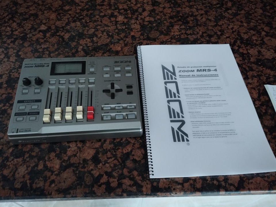 Zoom MRS4 Grabadora 4 pistas de segunda mano · Alicante · 50 €