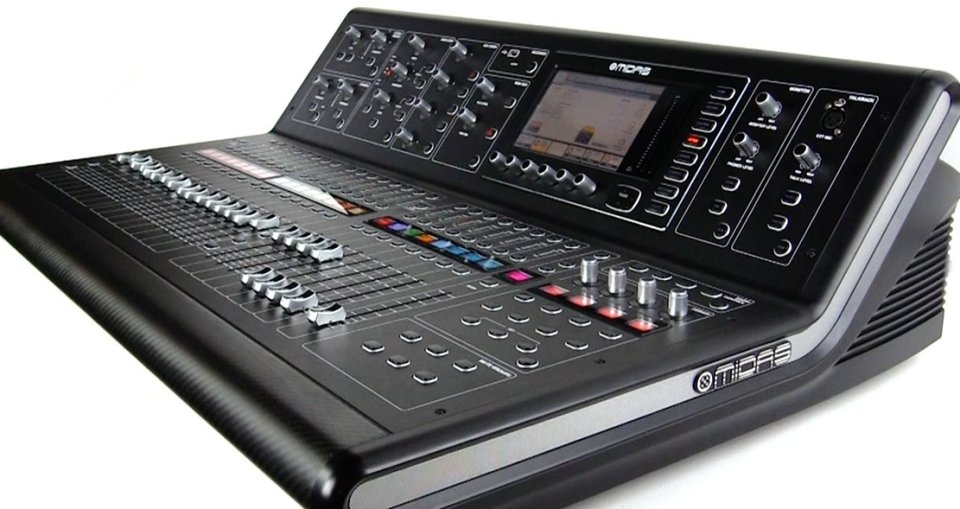 MIDAS M32 Live + Flight case