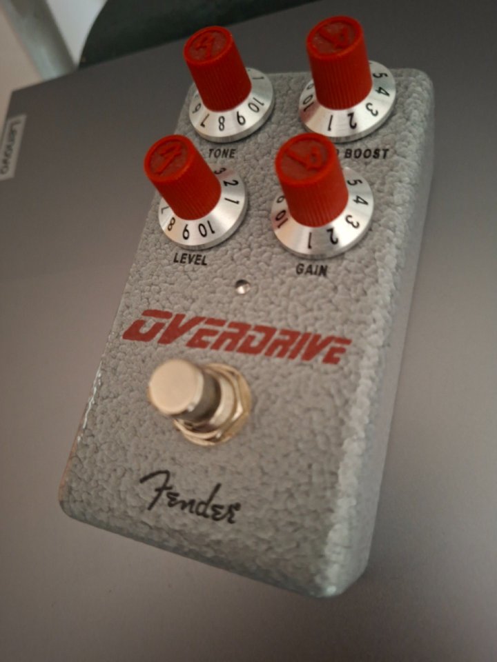 Pedal fender overdrive de segunda mano · Foto 1 de 3 · Cádiz · 35 €