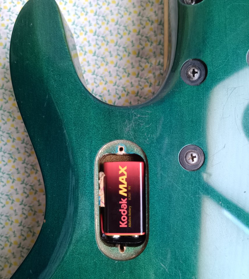 Bajo eléctrico activo LTD B-154 verde