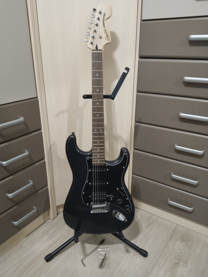 Pack guitarras con fundas y accesorios