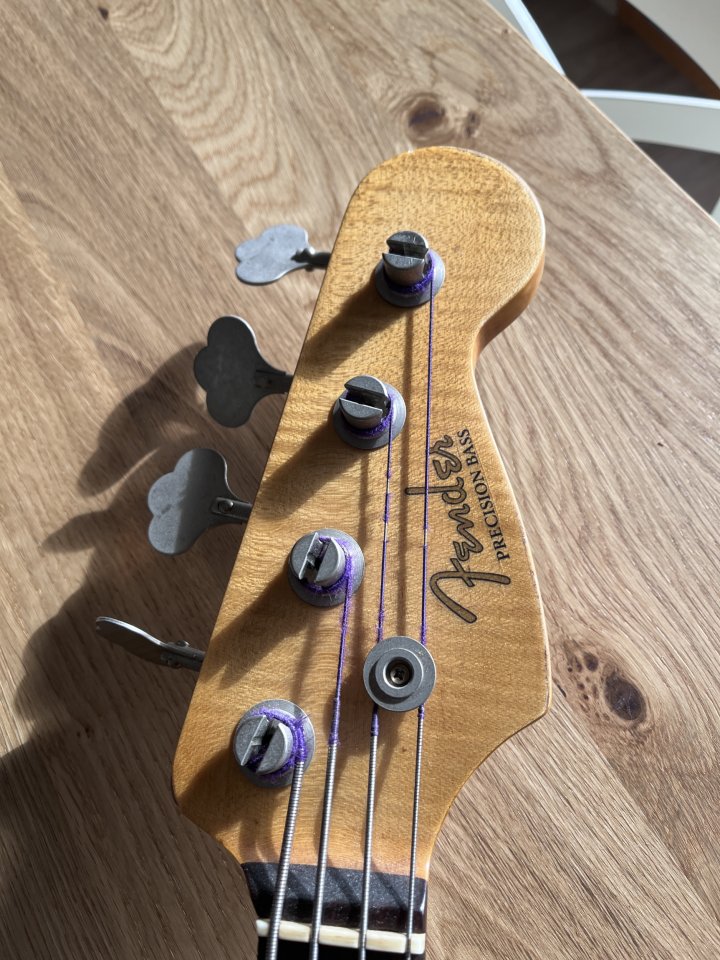 Fender PRECISION BASS ROAD WORN 58 de segunda mano · Foto 3 de 6 · Barcelona · 1000 €