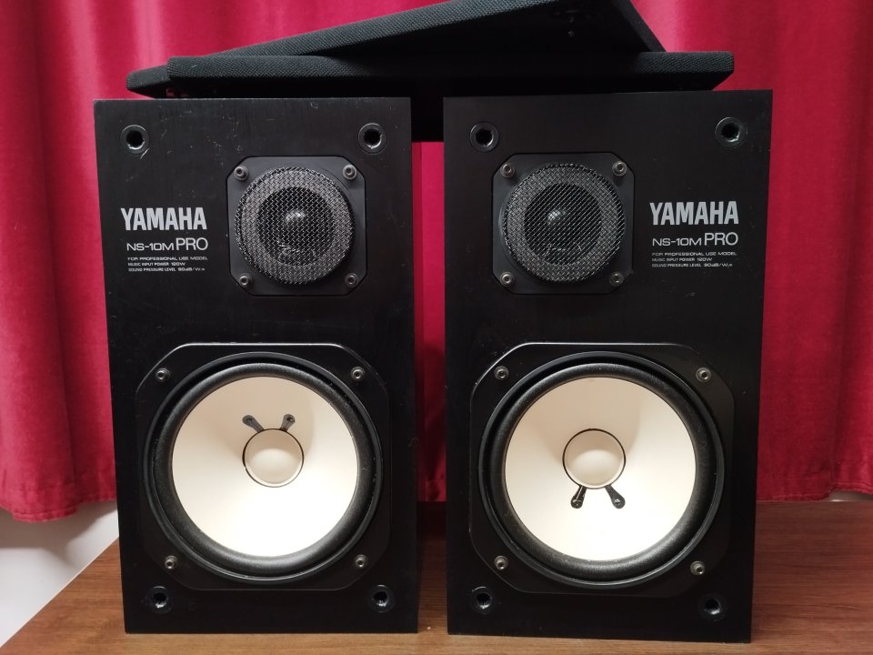 Yamaha NS-10M