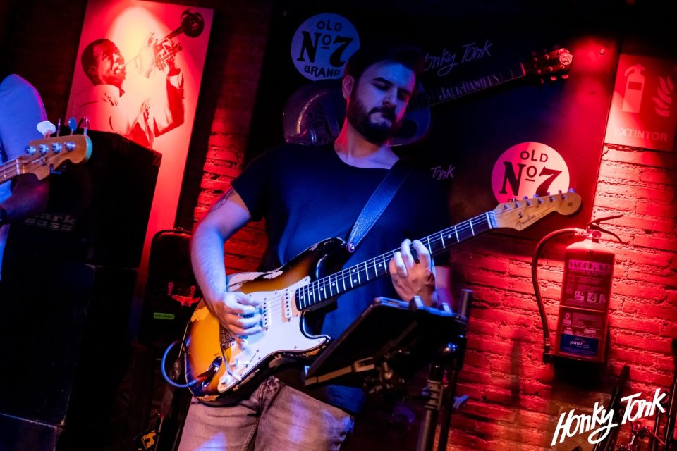 Stratocaster MJT + Allparts - Partcaster Heavy Relic Sunburst HSS