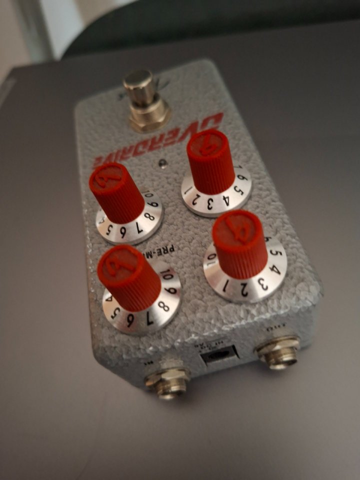 Pedal fender overdrive de segunda mano · Foto 3 de 3 · Cádiz · 35 €