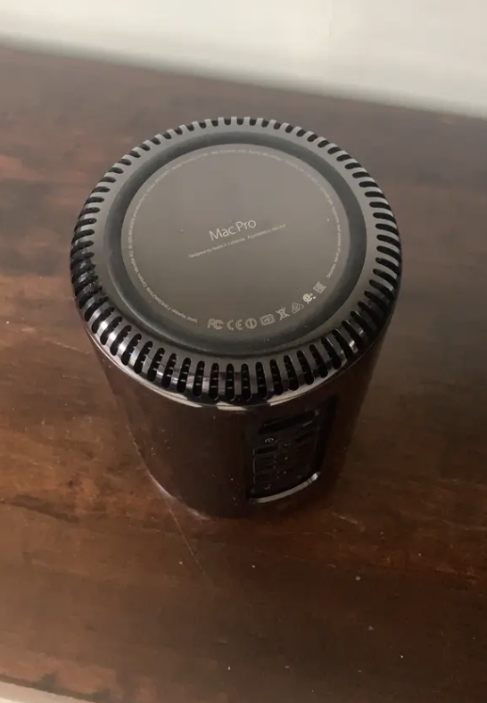 Apple Mac Pro 6.1 Año 2018 3.9 GHz Para Reparar! de segunda mano · Foto 4 de 4 · Madrid · 450 €