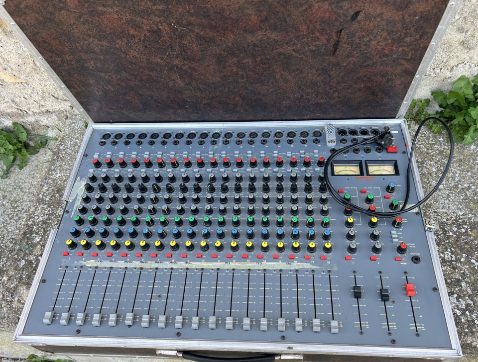 consola sinmarc 21 series 18 canales