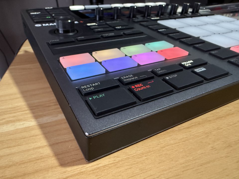 Native Instruments Maschine Plus de segunda mano · Foto 4 de 10 · Badajoz · 400 €