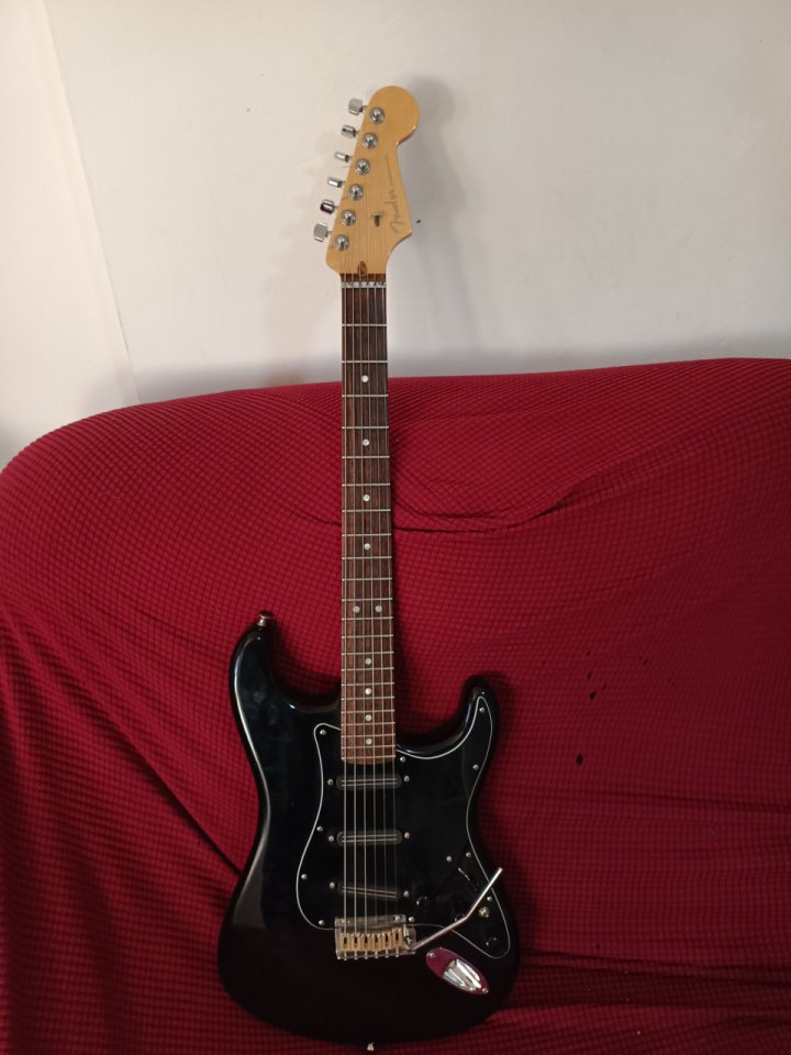 Fender Stratocaster Deluxe 2010 tuneada. de segunda mano · Foto 1 de 3 · Málaga