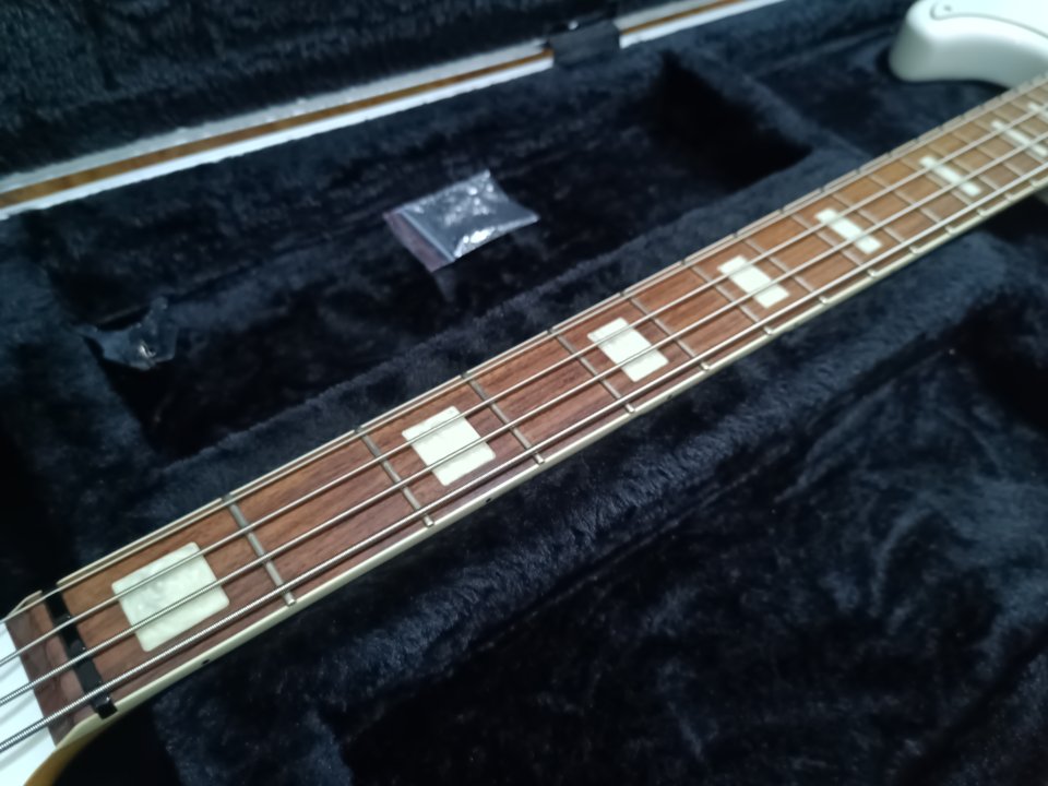 Bajo eléctrico Mayones Jabba 4 blanco