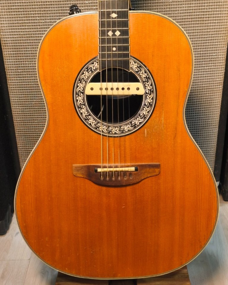Ovation 1627 Glen Campbell de segunda mano · Foto 1 de 10 · Barcelona · 900 €