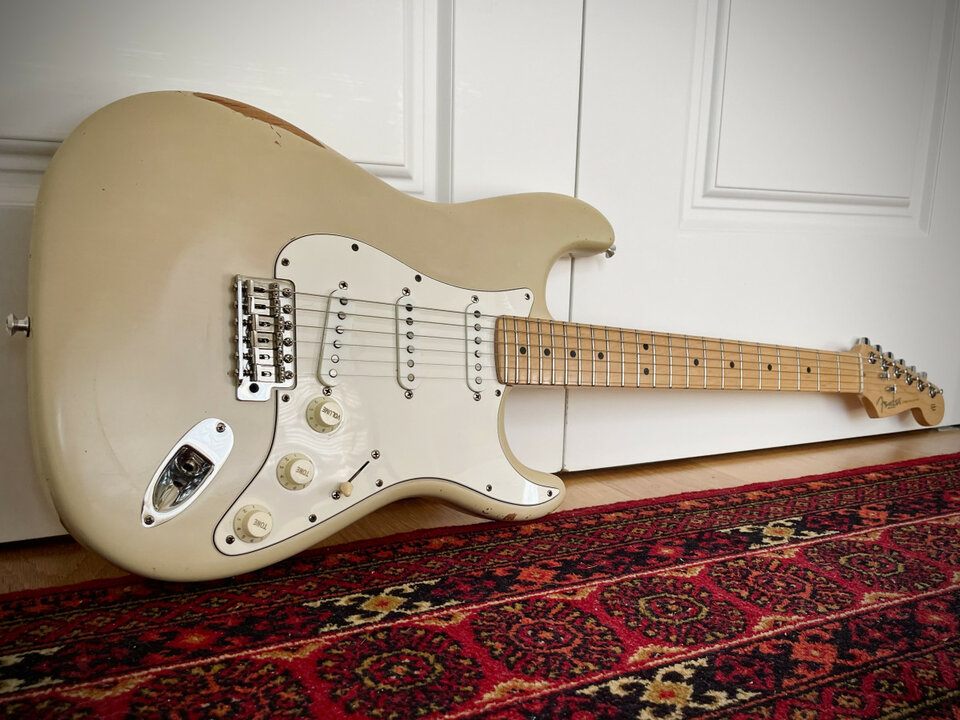 Fender Stratocaster Highway One USA 2004 – Vintage White