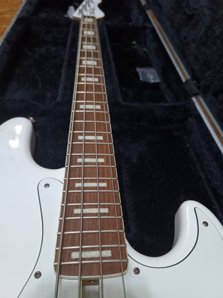 Bajo eléctrico Mayones Jabba 4 blanco