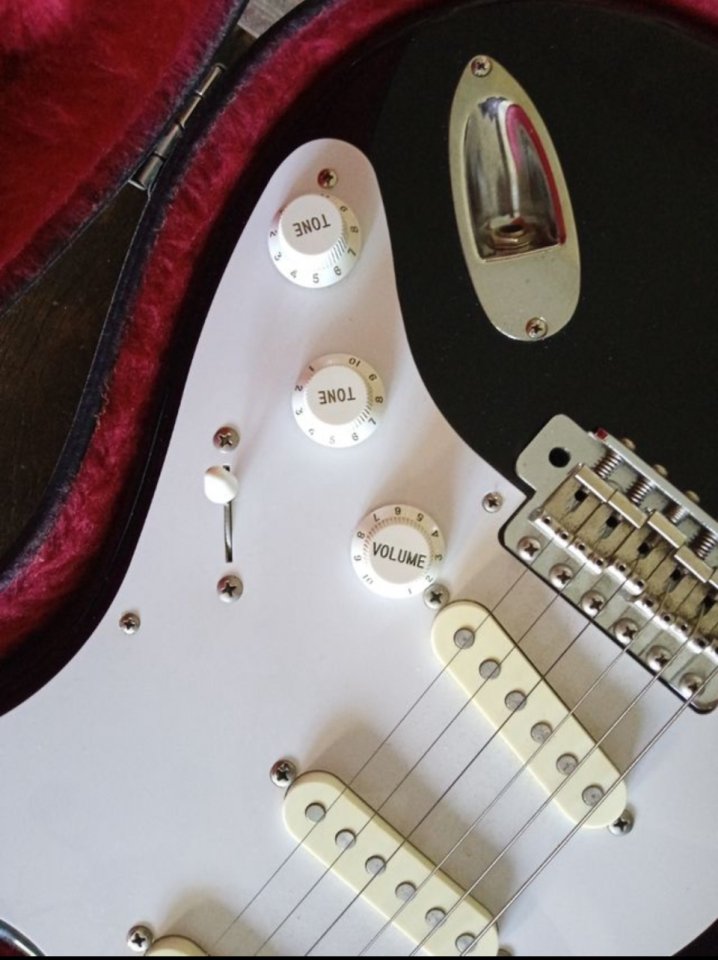 Guitarra Stratocaster MIJ FujiGen Gakki
