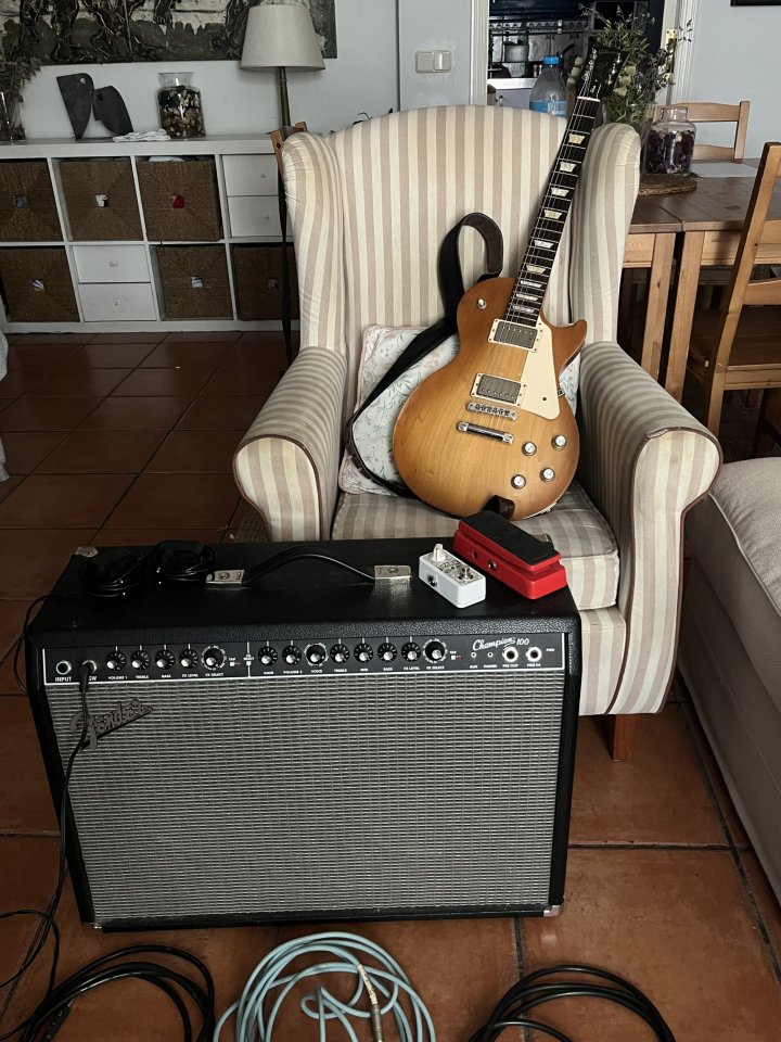 Gibson Les Paul Tribute de 2017 de segunda mano · Foto 1 de 4 · Madrid · 950 €