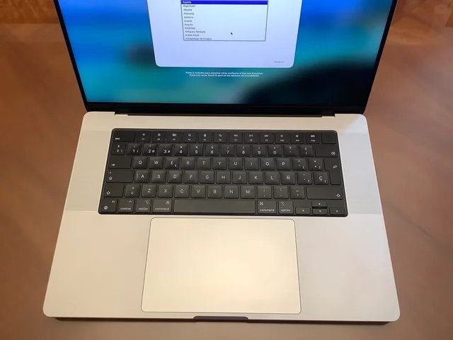 MacBook Pro 16" M1 Max 32GB RAM 2TB SSD 2022 de segunda mano · Foto 2 de 10 · Zamora · 1699 €